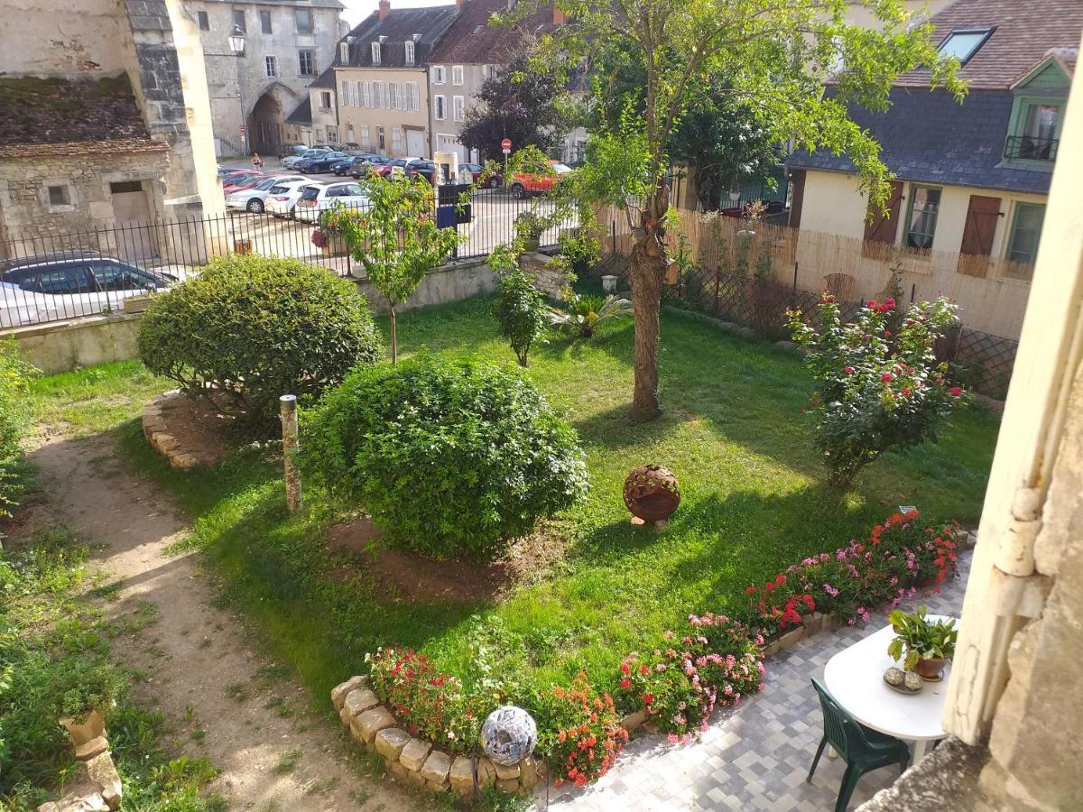 La Cour Du Chateau La Charité-sur-Loire Exterior foto