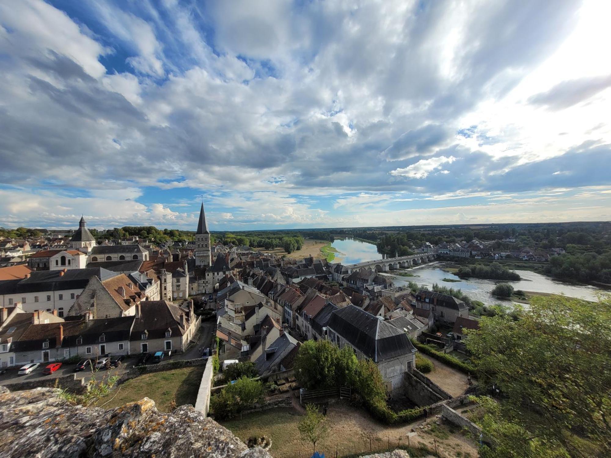 La Cour Du Chateau La Charité-sur-Loire Exterior foto