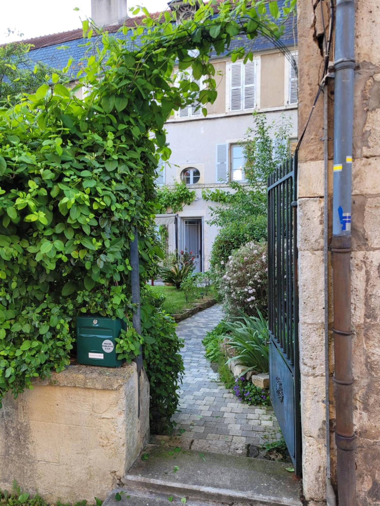 La Cour Du Chateau La Charité-sur-Loire Exterior foto